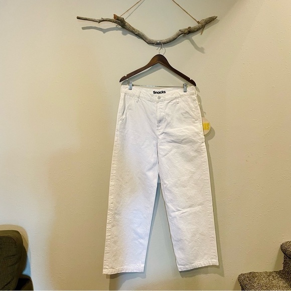 MOTHER Snacks The Fun Dip Utility Puddle jeans in Sticky Rice - Picture 4 of 16